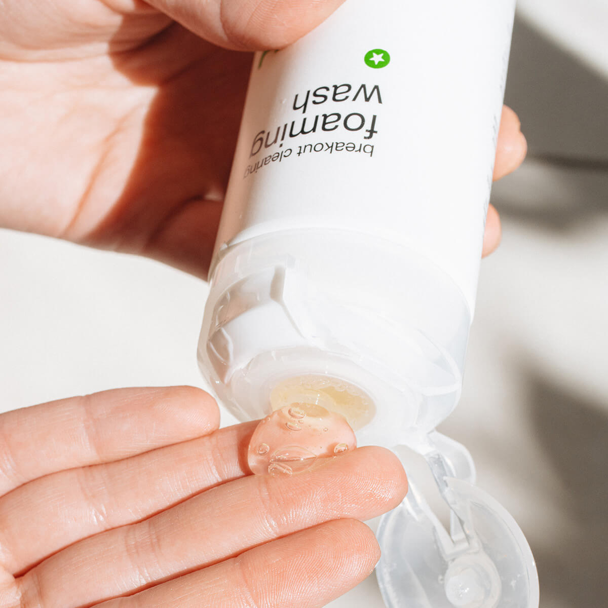 breakout clearing foaming wash